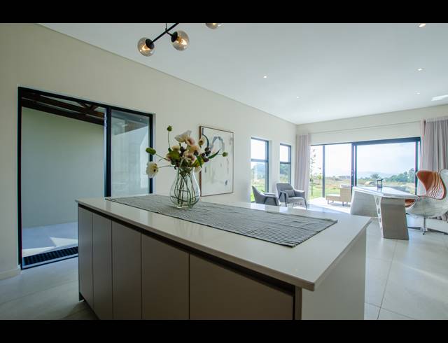 2 BEDROOM FREEHOLD FOR SALE IN BERG EN DAL